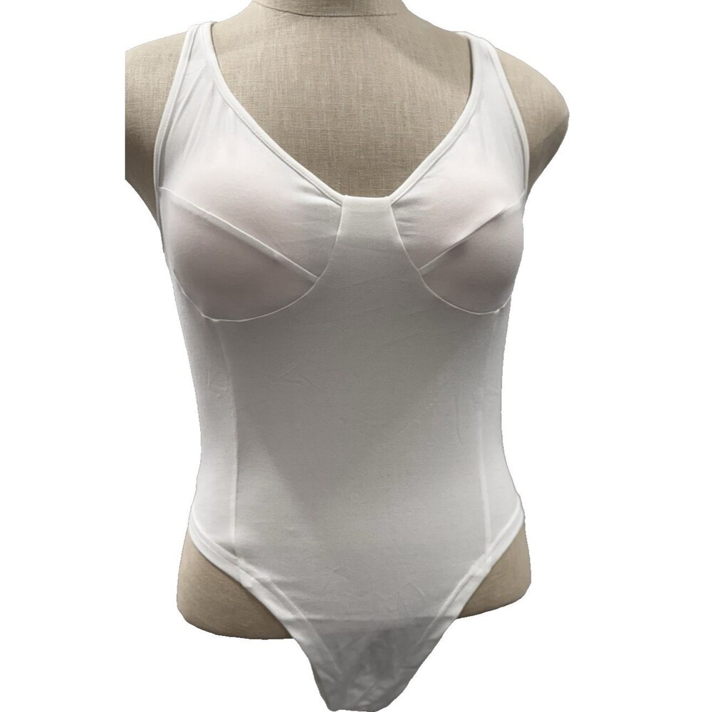 MICAS White XL Sleeveless Body Blouse